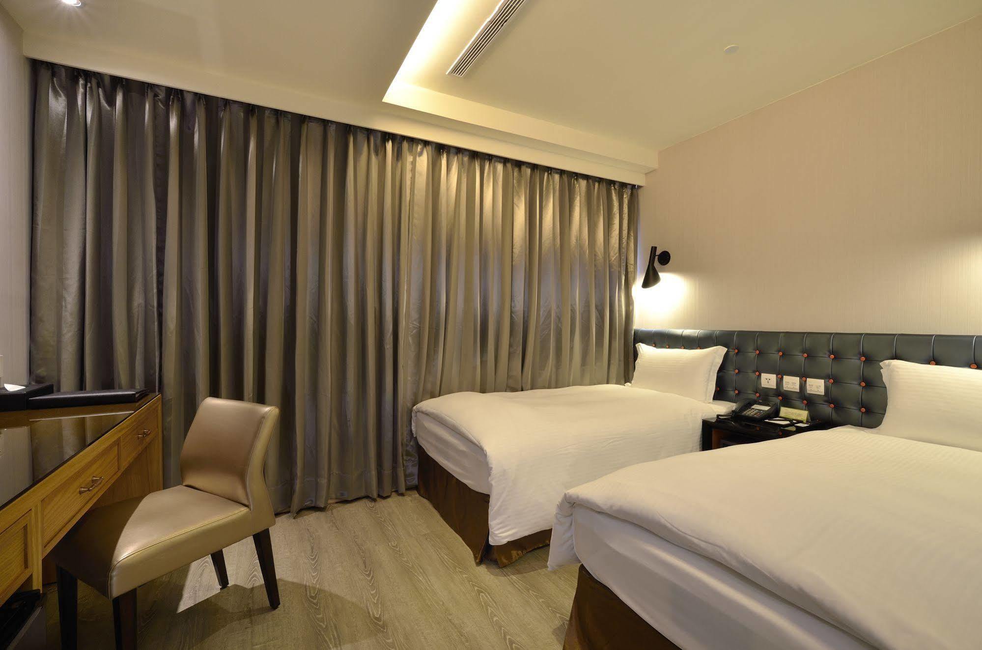 Stay Hotel - Taichung Yizhong Zewnętrze zdjęcie